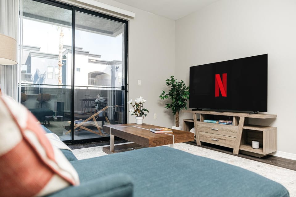 TV and multimedia, Living room, Photo of the whole room, Seating area, Evening entertainment