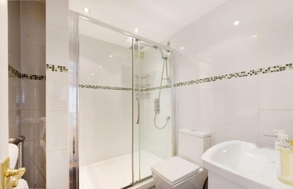 Shower, Bathroom, towels
