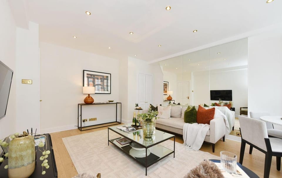 TV and multimedia, Living room, Dining area