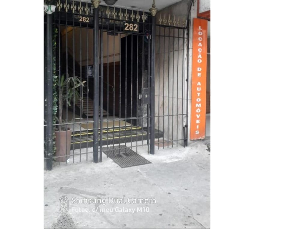 Quarto amplo em COPACABANA Apartment in Rio de Janeiro