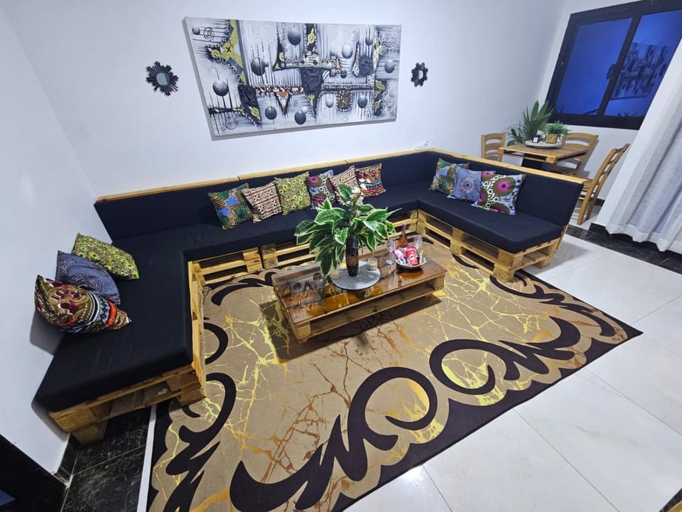 Living room, Seating area