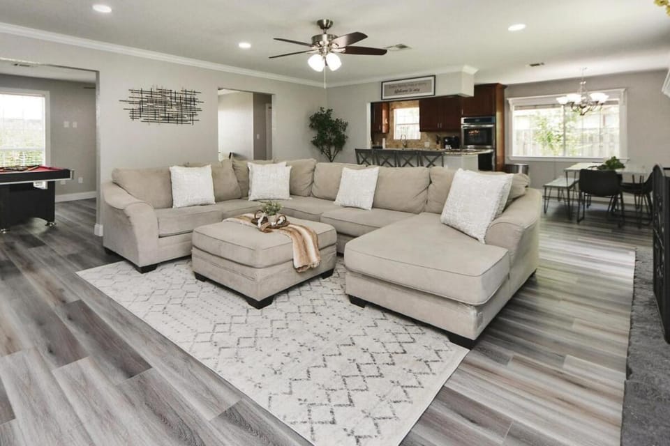 Living room, Seating area, fireplace