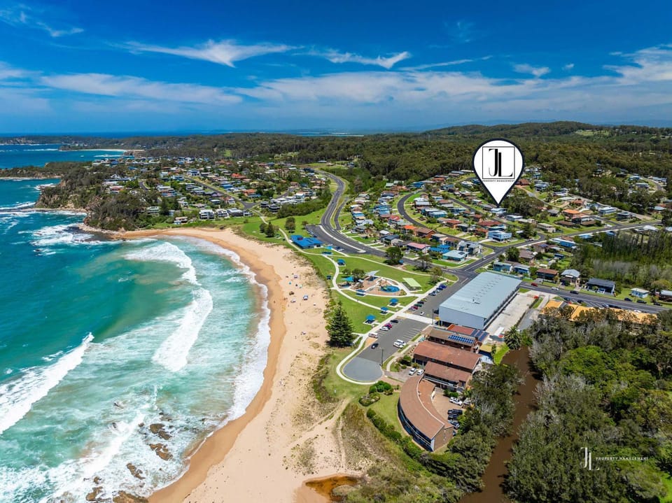 Nearby landmark, Neighbourhood, Natural landscape, Beach