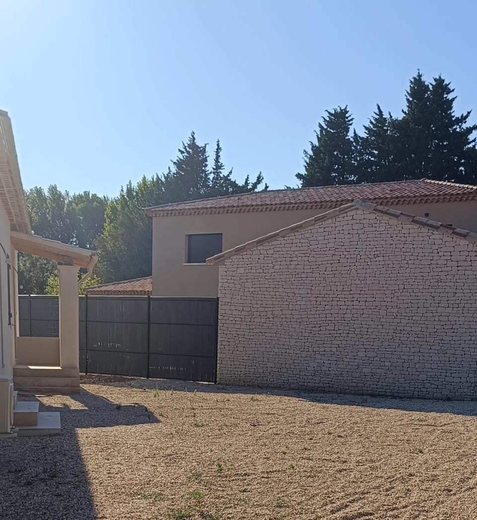 Au Romarin Vacation rental in Cavaillon