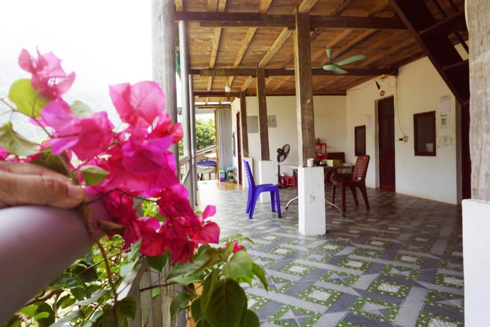 Nhà nghỉ Quang Hưng Bed and Breakfast in Vietnam