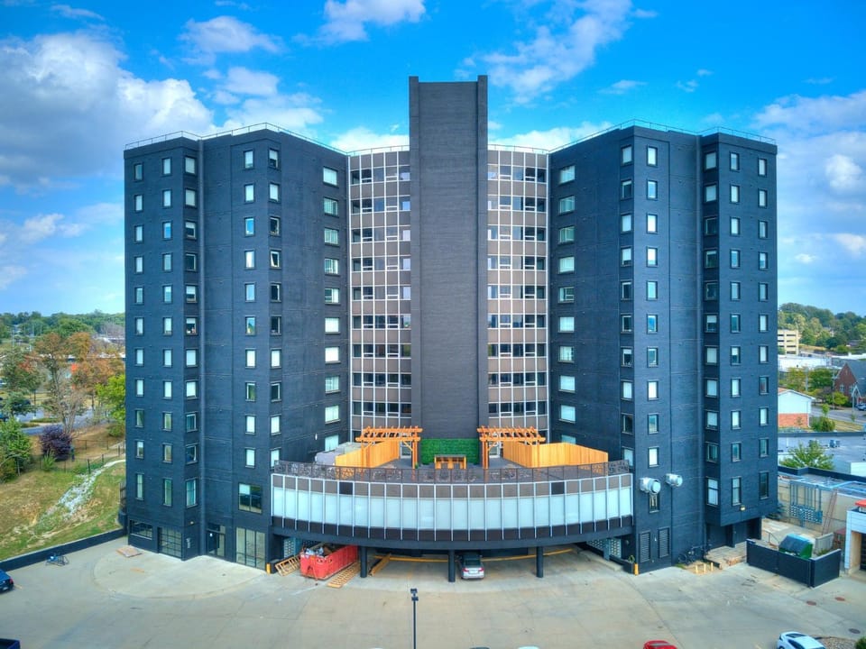 Property building, Day, Location