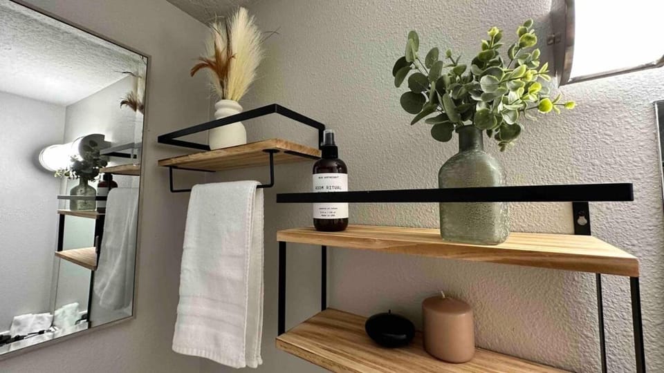 Bathroom, towels
