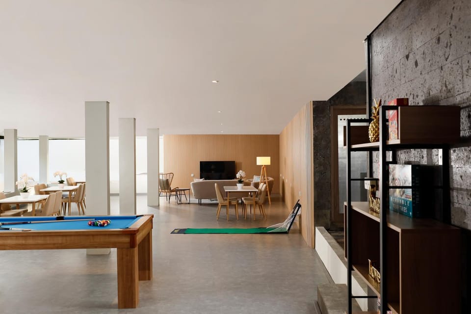 Toilet, Communal lounge/ TV room, Communal lounge/ TV room, Billiard, Game Room, TV and multimedia, Living room, Seating area, Dining area, Evening entertainment, Area and facilities, Breakfast, children, Family