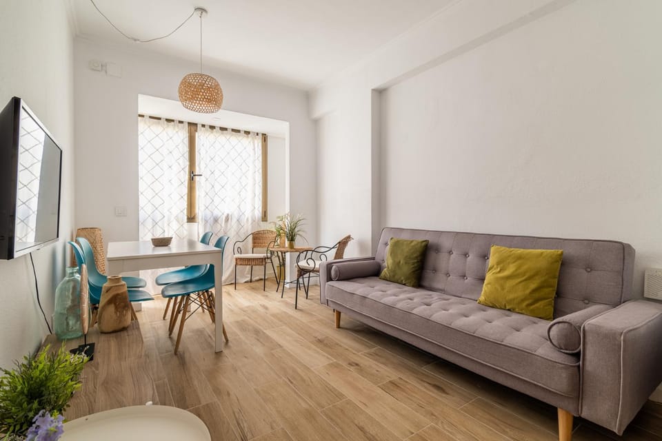 TV and multimedia, Living room, Seating area, Dining area