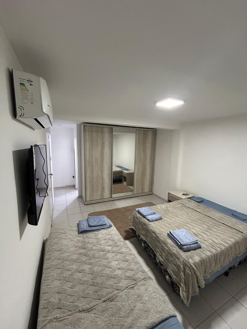TV and multimedia, Photo of the whole room, air conditioner