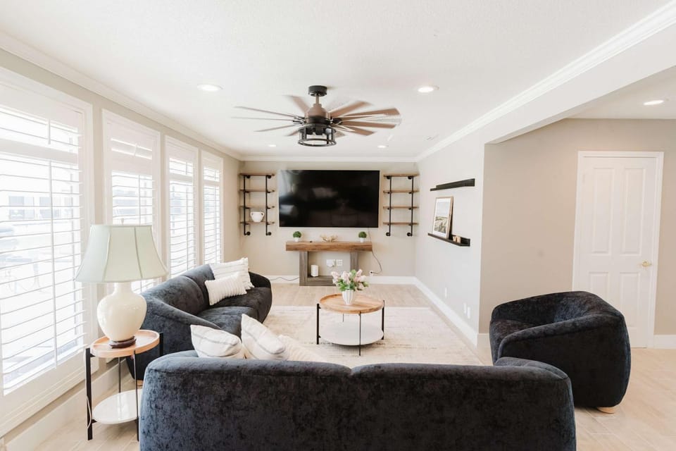 Communal lounge/ TV room, TV and multimedia, Living room, Seating area