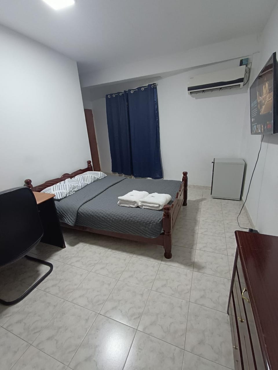 Bed, Bedroom, air conditioner