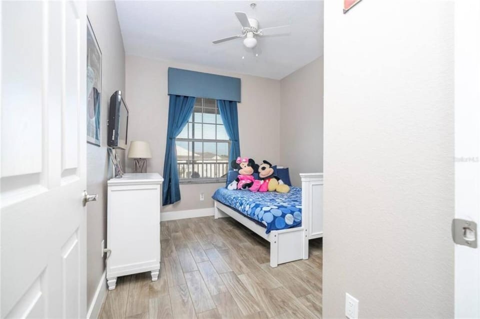 Beautiful Condo near Disney World Apartment in Four Corners
