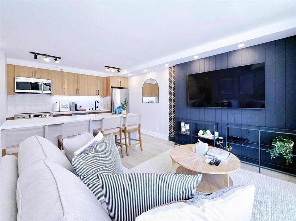 UNIQUE CONDO I Massive Patio I Luxury 1BR Banyan I Washer Dryer I Free park I 5' Beach Apartment in Honolulu