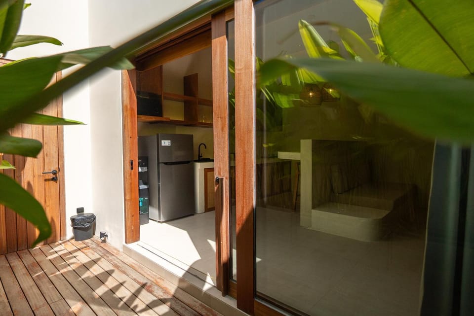 Kitchen or kitchenette, Garden view