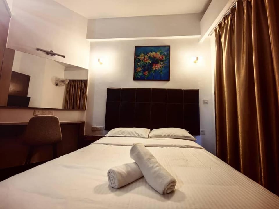 Bed, Bedroom, towels