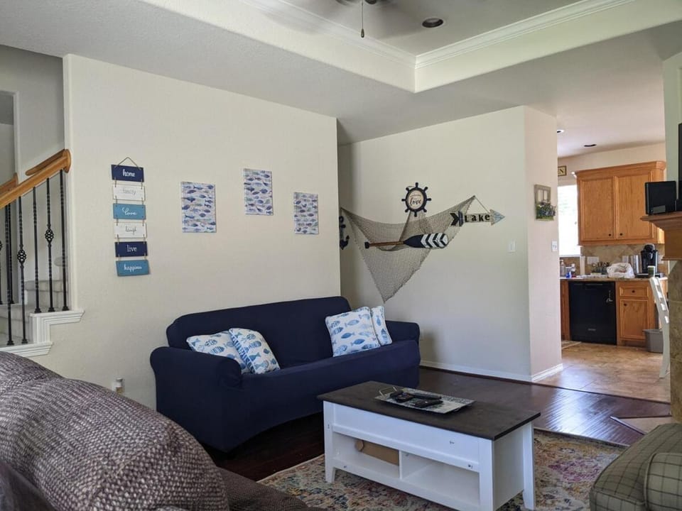 Seating area, pet friendly