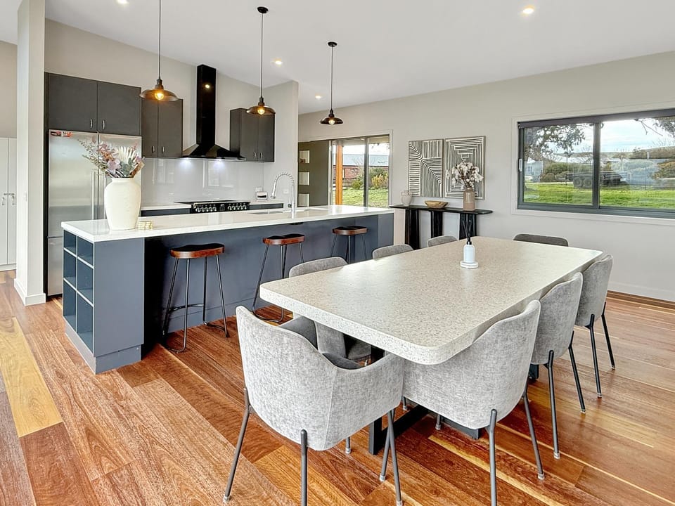 Kitchen or kitchenette, Dining area, dishwasher, pet friendly, stove
