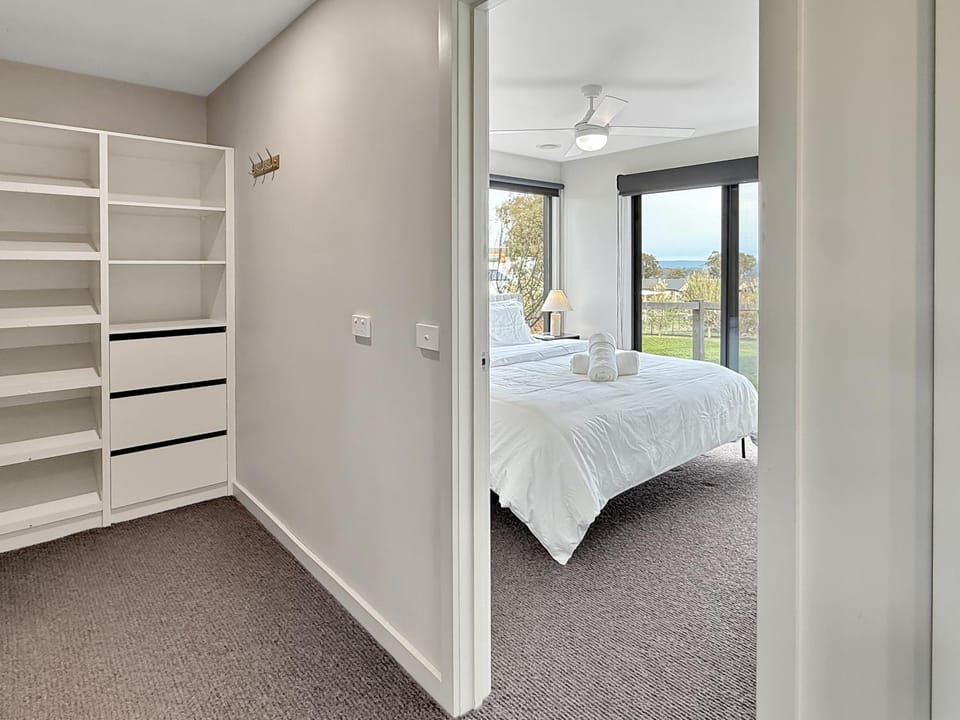 Bed, Bedroom, towels, wardrobe