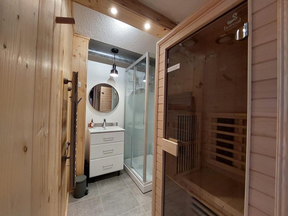 Studio 28m² 4 pers, sauna, pied des pistes - FR-1-516-223 Apartment in Les Deux Alpes