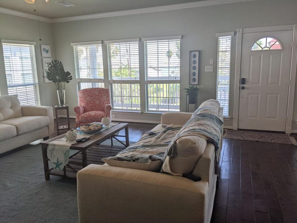 Portofino House - Seabrook - 3 Bed 2 Bath Hot Tub House in Seabrook