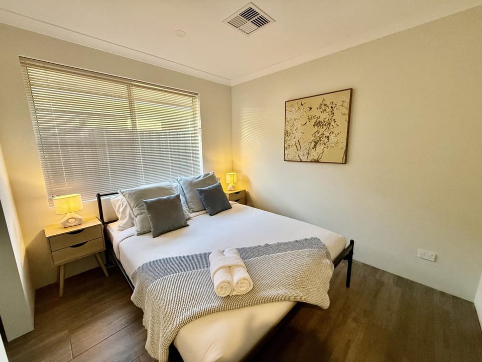 12 Beautiful Brabham Big Backyard 4BR Parking House in Henley Brook