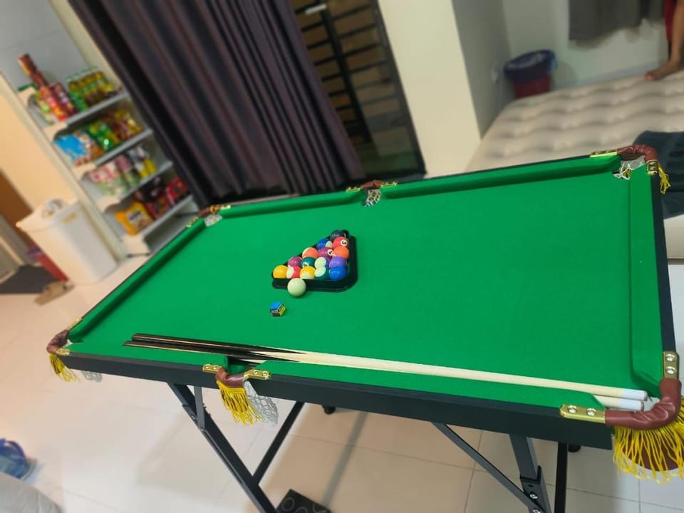Billiard, Game Room