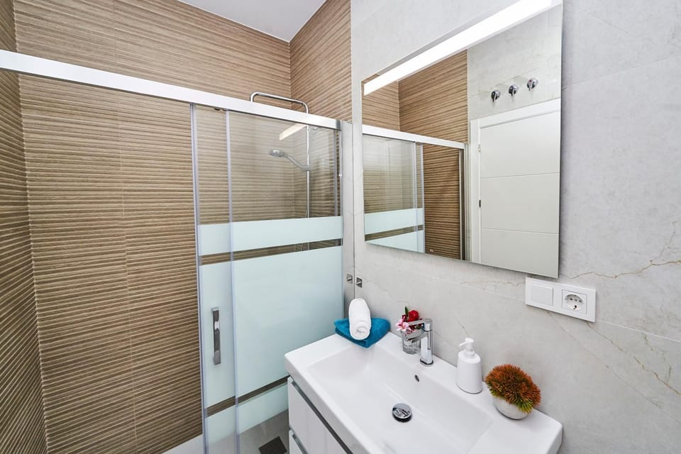 Shower, Bathroom, towels