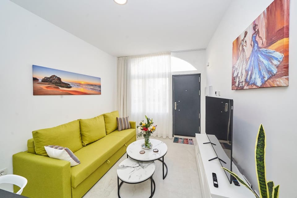 Communal lounge/ TV room, TV and multimedia, Living room
