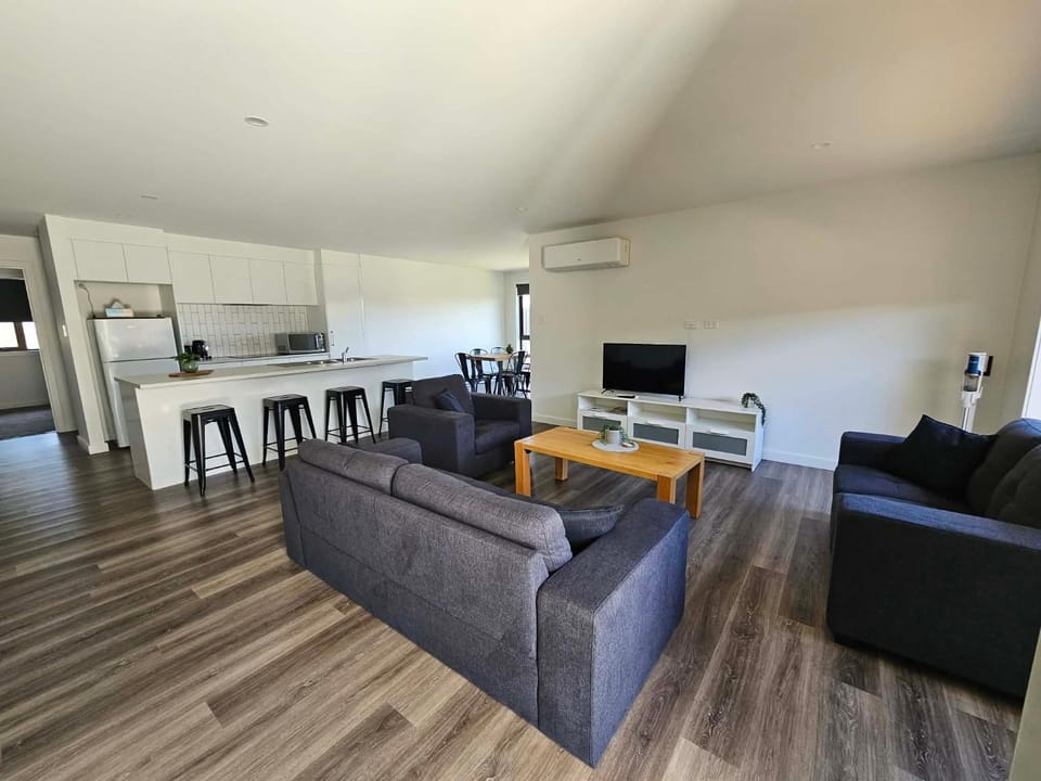 George Town Villa - Outdoor Alfresco - aircon FREE WIFI - Central location near MTB Trails Apartment in Tasmania