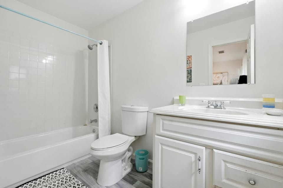 Shower, Toilet, Bathroom, Bath, towels