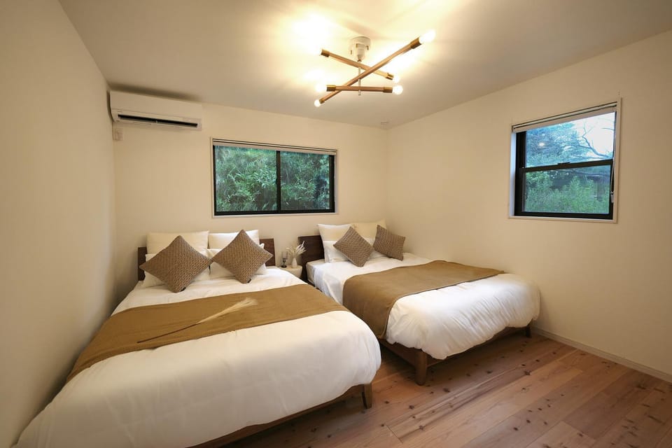 Bed, Photo of the whole room, Bedroom, air conditioner