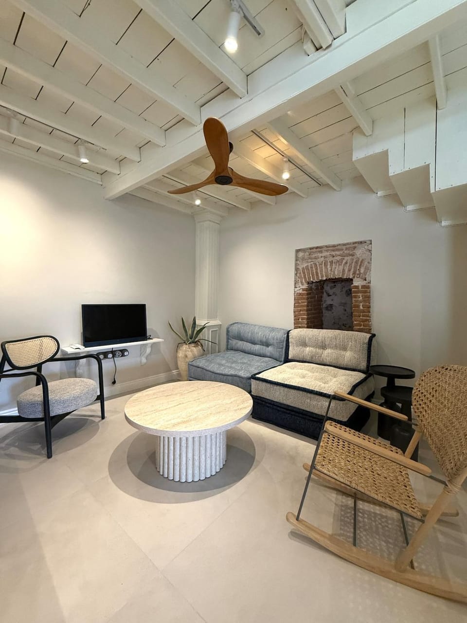 TV and multimedia, Seating area