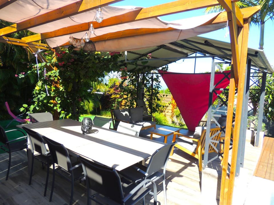Patio, Day, Garden, Dining area