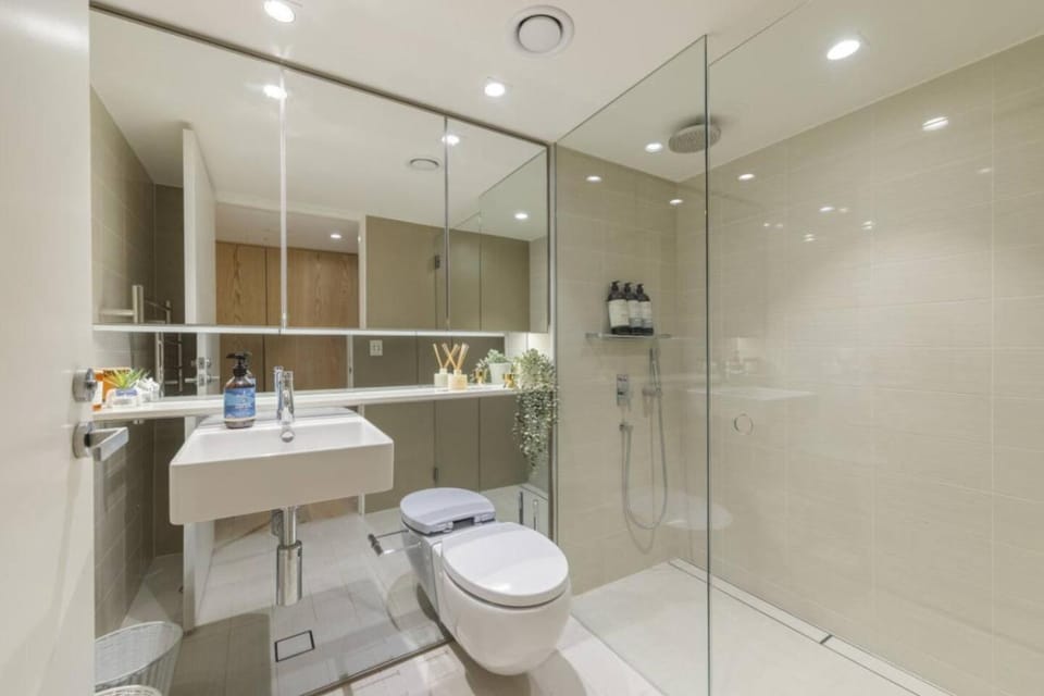 Pacific Chic Luxury Pad 2 - Beachfront Aircon Lift Apartment in Sydney