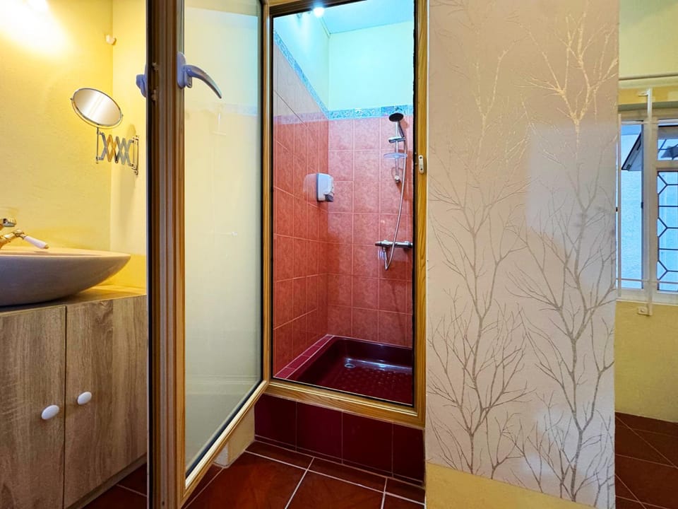 Shower, Bed, Bathroom, Bedroom, Guests, Family, towels, wardrobe, wedding
