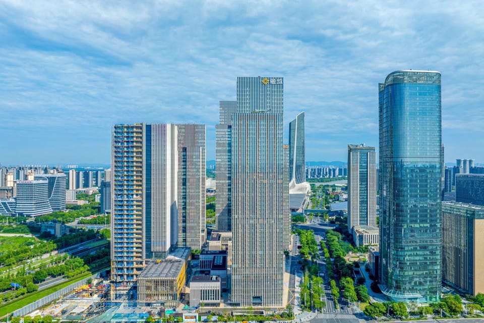 Property building, Day, City view, Location