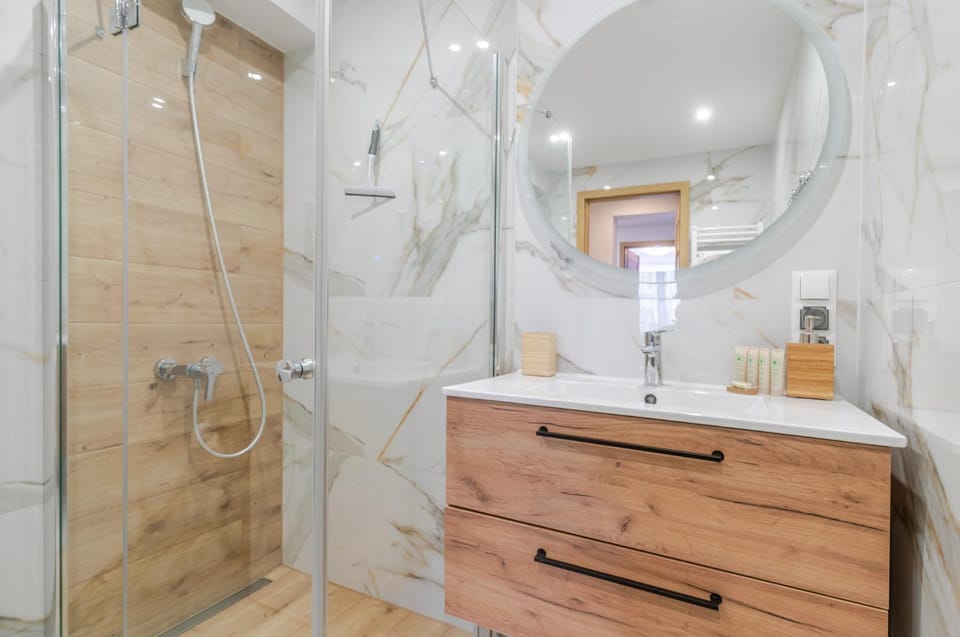 Shower, Bathroom, towels