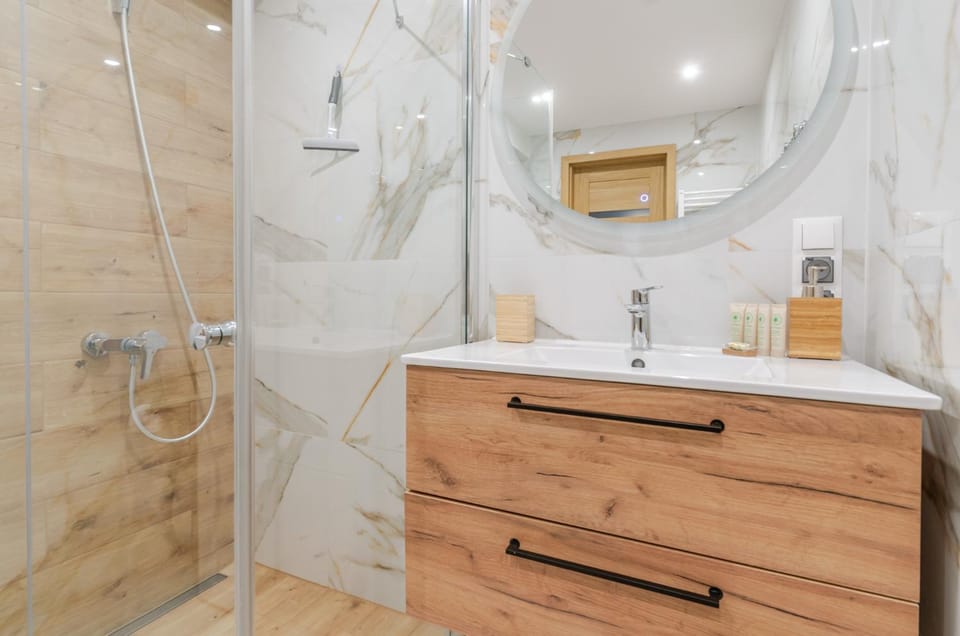 Shower, Bathroom