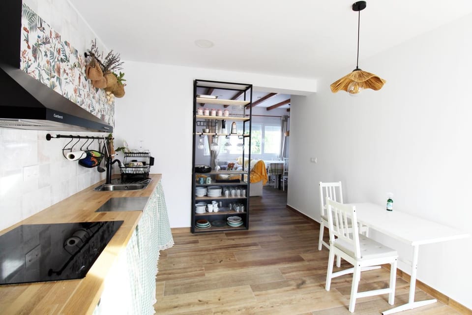 Kitchen or kitchenette, Kitchen or kitchenette