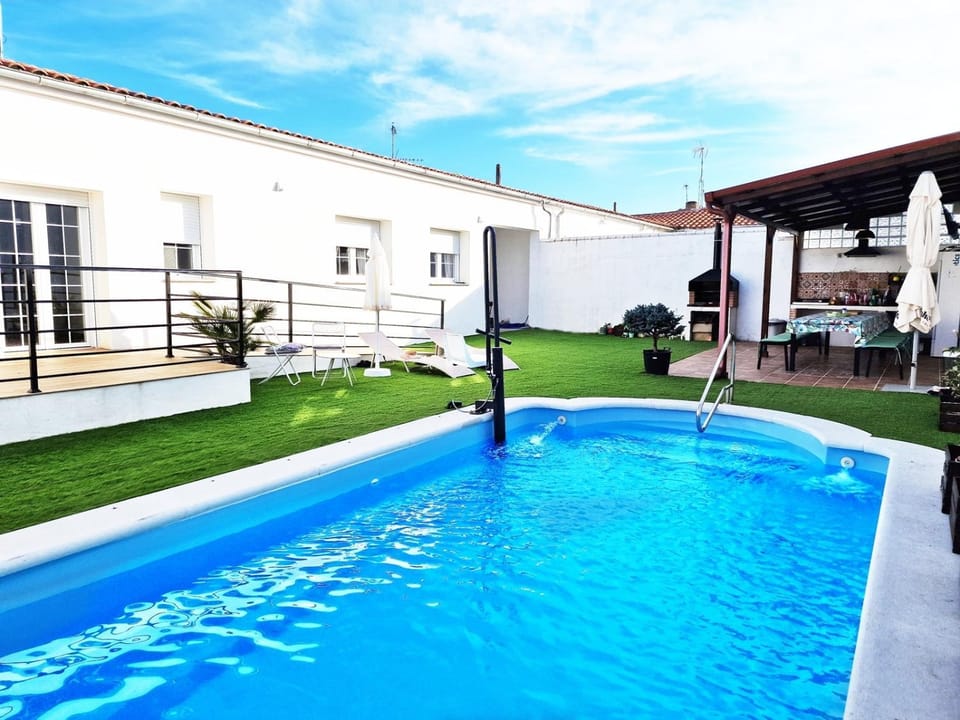 BBQ facilities, Swimming pool