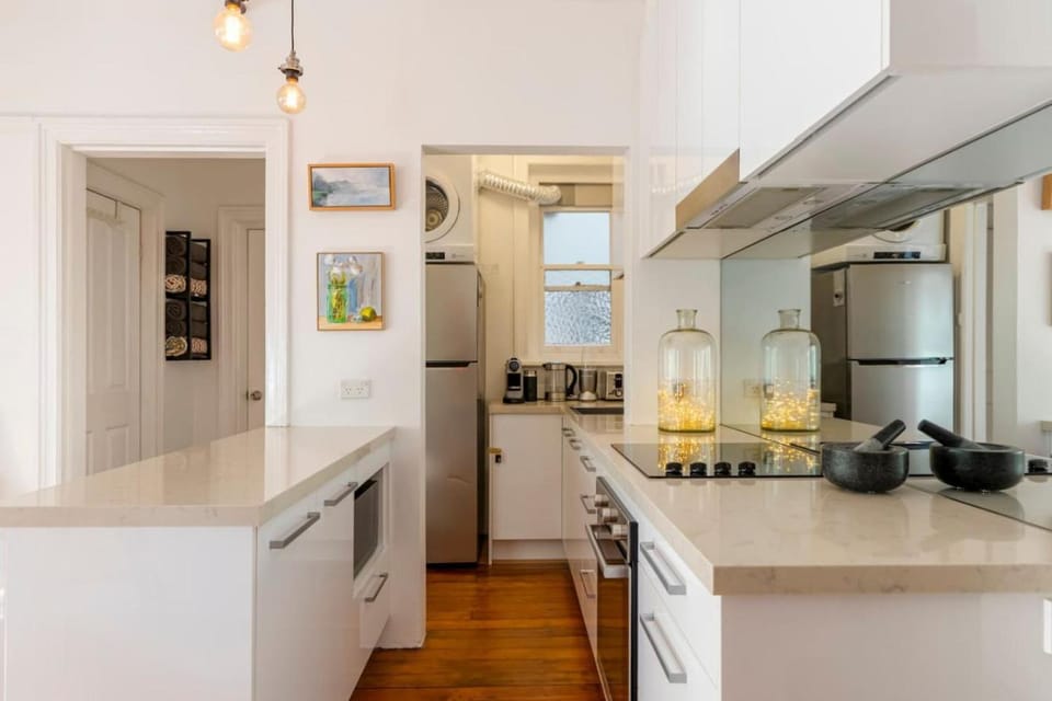 Charming Stylish City Pad Potts Point w Laundry Apartment in Sydney