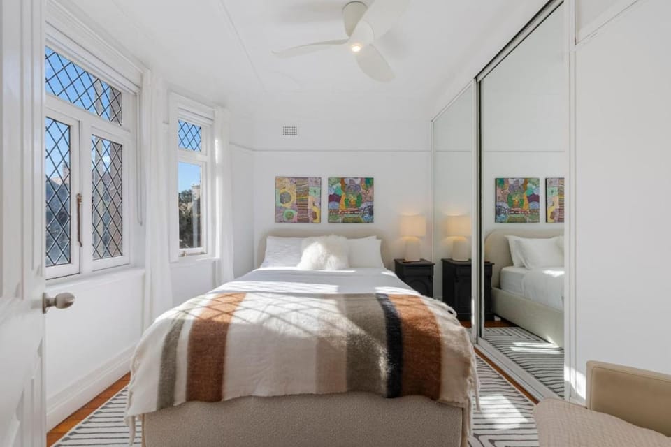 Charming Stylish City Pad Potts Point w Laundry Apartment in Sydney
