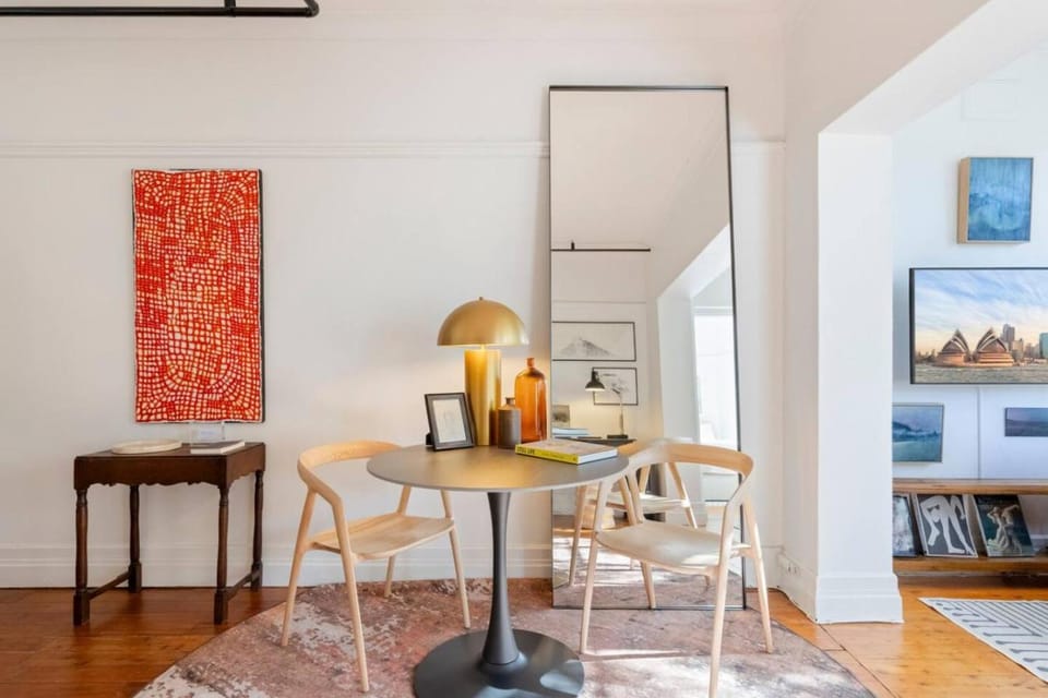 Charming Stylish City Pad Potts Point w Laundry Apartment in Sydney