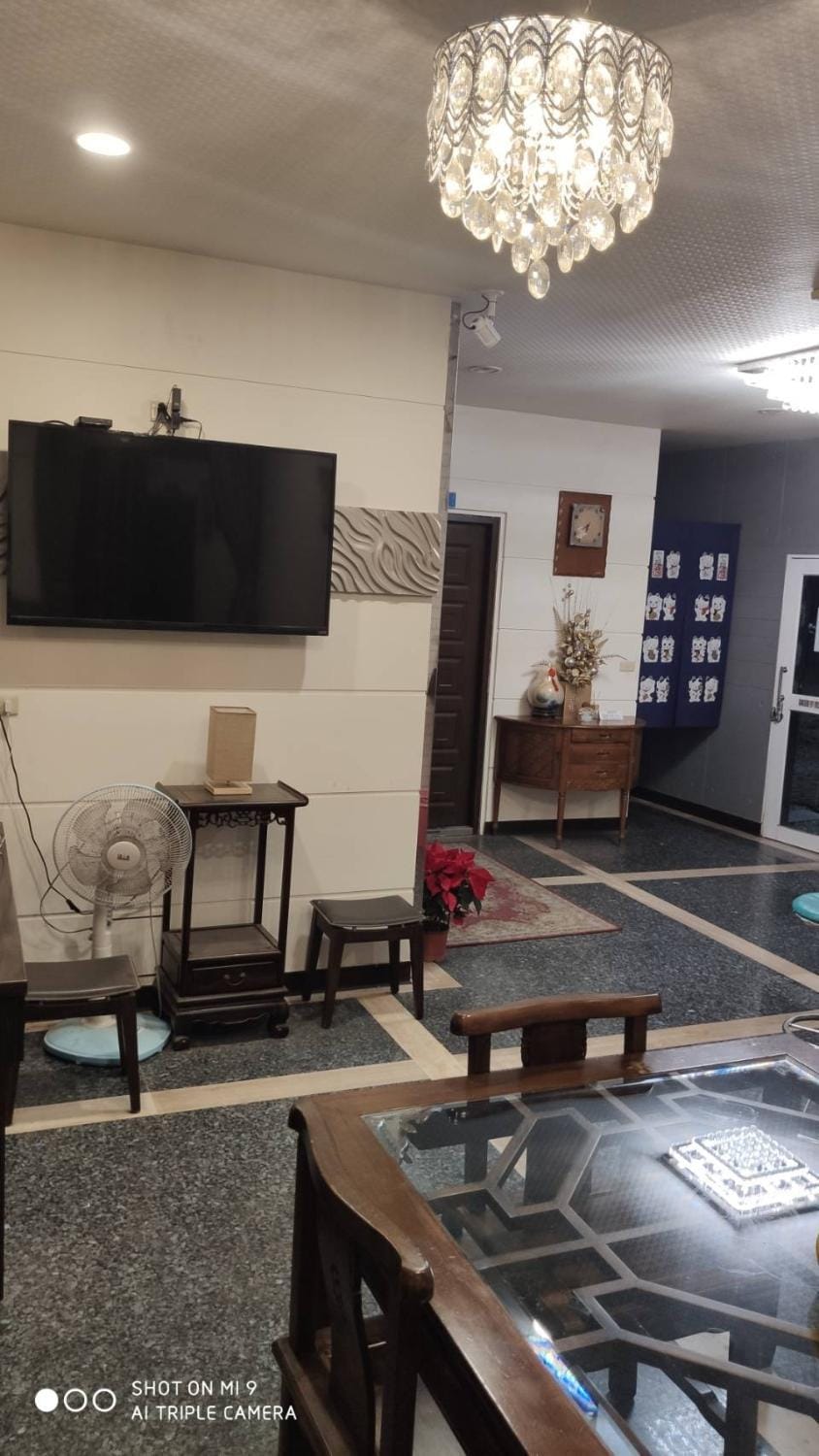 TV and multimedia, Lobby or reception, Seating area, Dining area