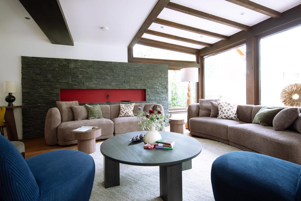Living room, Seating area