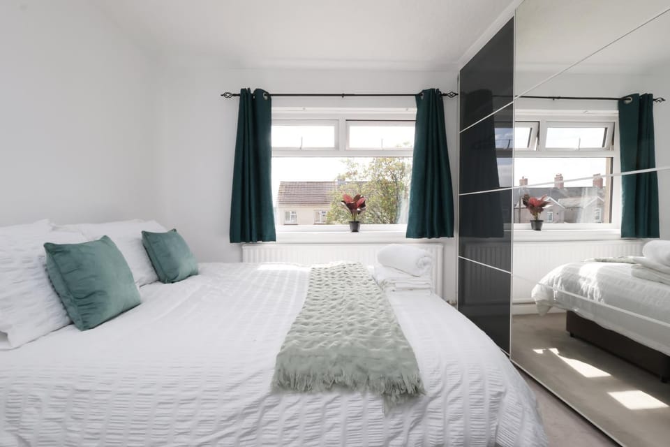 Bed, Photo of the whole room, Bedroom, towels, wardrobe