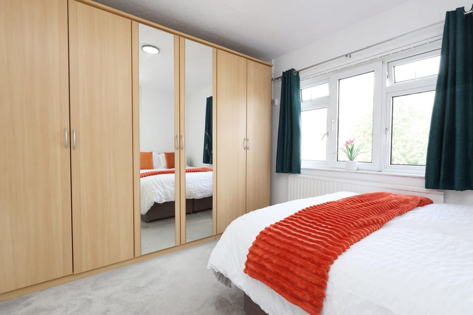 Bed, Photo of the whole room, Bedroom, wardrobe