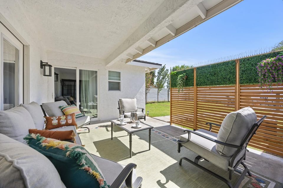 5StarCustomModernKingBedsCleanSpaciousMemorable House in Bakersfield