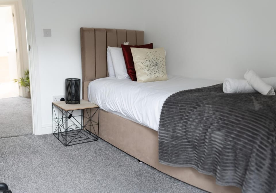 Bed, Photo of the whole room, Bedroom